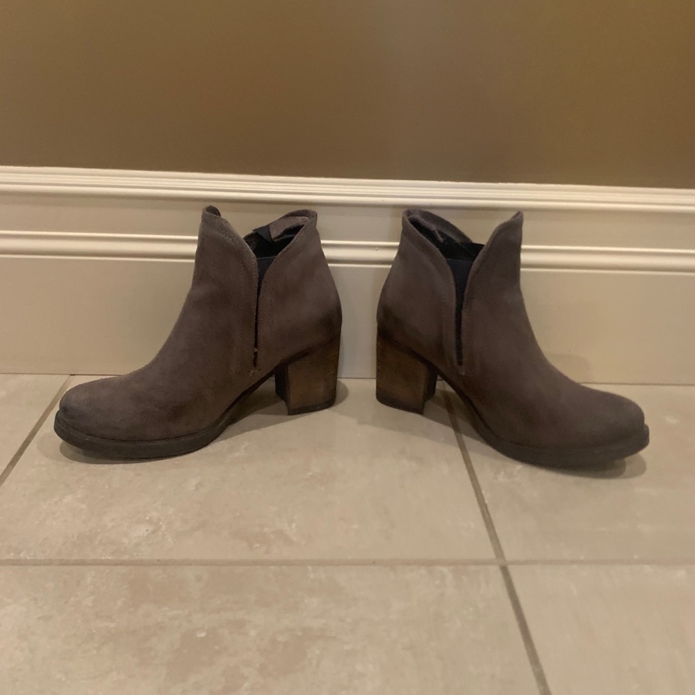 Bos and Co grey suede bootie